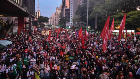 Fora Bolsonaro: Brasil se levanta contra política genocida del gobierno Portada