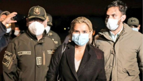 Tras ser imputada por genocidio intentó suicidarse en prisión expresidenta de Bolivia Jeanine Áñez Latinoamérica