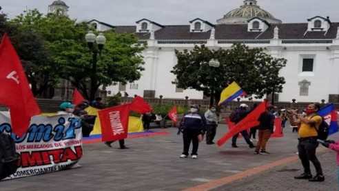 Ecuatorianos protestan por la mala gestión del gobierno ante la pandemia Latinoamérica