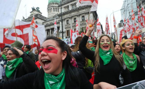 “La clandestinidad mata”: Otra muerte en Argentina por aborto prende las alarmas Argentina