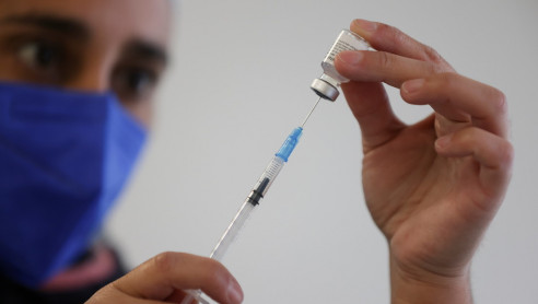 Coronavirus y el lujo 'anticovid': los países de latinoamérica que ya aplican una tercera dosis vacunal Reportajes & Investigación
