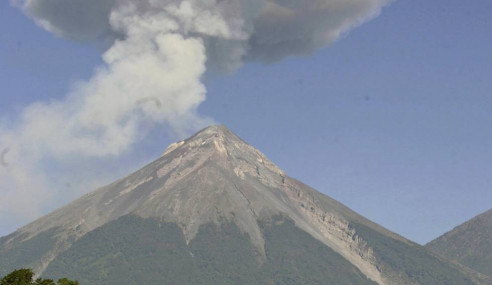 Alerta en Guatemala por aumento de actividad eruptiva en tres volcanes Latinoamérica
