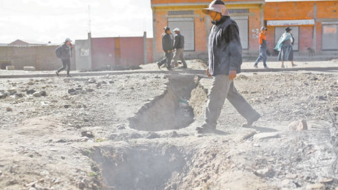 Seguidores de Evo Morales bloquean salida de combustible de la planta de Senkata Latinoamérica