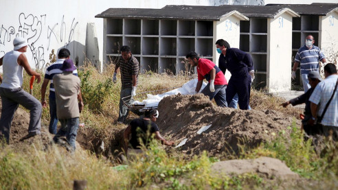Hallan 35 cadáveres en fosas clandestinas en Jalisco México