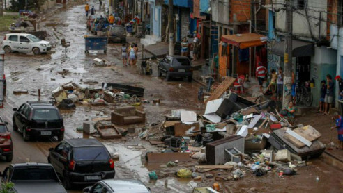 Asciende a 44 muertos y miles de desalojados a causa de las lluvias en Brasil Brasil