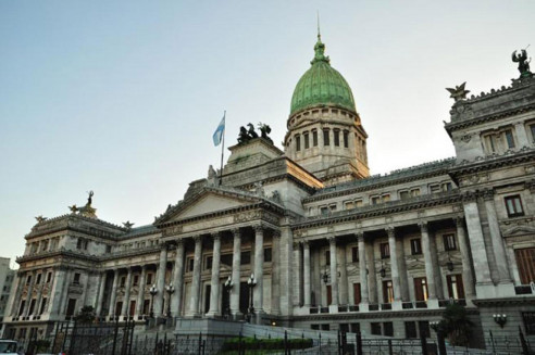 Argentina: Congreso congela por 180 días aumentos salariales de legisladores Latinoamérica