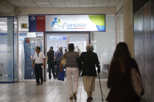 Corte de Santiago ordenó al Minsal y a Fonasa cubrir millonario tratamiento farmacológico de paciente con fibrosis quística: Lo necesita para poder vivir Chile
