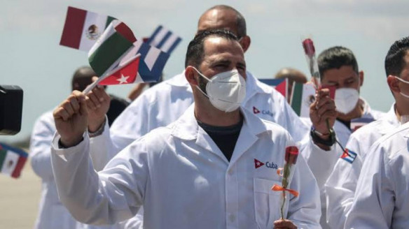 Llegan a México los primeros 60 médicos cubanos México