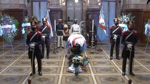 Argentinos se despiden de Menem en el Palacio Legislativo y el comunicado de Bolocco tras su muerte Latinoamérica