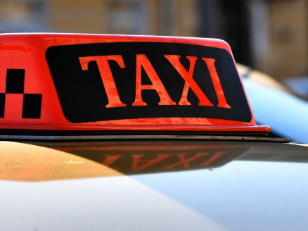 Inauguran en Hong Kong línea de taxis especializada en transportar pacientes de COVID Covid 19 - Coronavirus