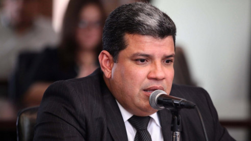 Nuevo presidente del Parlamento venezolano llama a salir de la confrontación Latinoamérica
