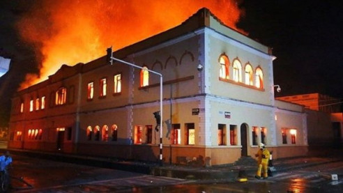 Colombia: Incendian el Palacio de Justicia de Tuluá en medio de las protestas Actualidad
