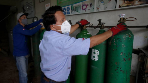 Crisis sanitaria en Perú: Hospitales solo tienen oxígeno para 24 horas Latinoamérica