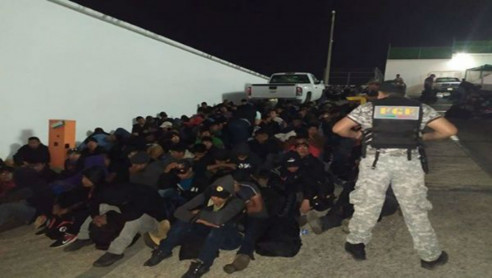 Rescatan a 292 migrantes centroamericanos en el sur de México México