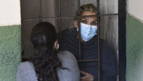 Bolivia: aseguran que Áñez comenzó una 