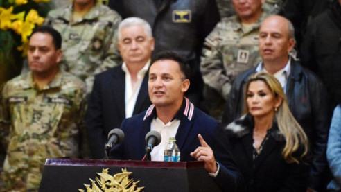 Gobierno de facto de Bolivia ratifica a ministro de Defensa que encabezó masacre Latinoamérica