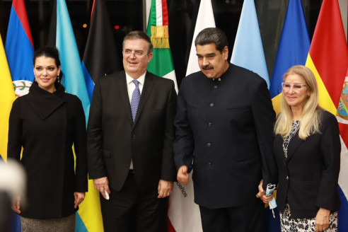 A última hora aterriza Maduro a México para cumbre de estados México