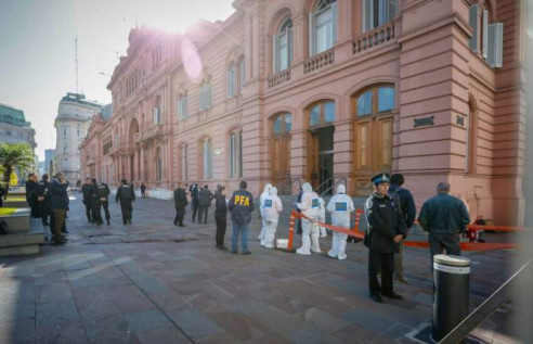 Alarma en la Casa Rosada por amenaza de bomba y un hombre armado Latinoamérica
