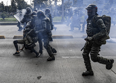 Detenidos y heridos: Paro Nacional en Colombia culminó con represión policial Latinoamérica
