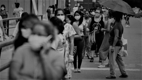 Cifras de miedo: América acumula la mitad de casos de COVID-19 del mundo Reportajes & Investigación
