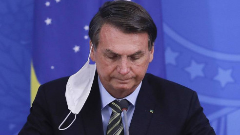 Con cacerolazos, brasileños rechazan anuncio de Bolsonaro de atrasar inicio de campaña de vacunación contra el Covid-19 Brasil