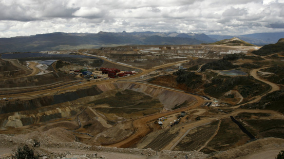 Perú: El anuncio que provocó la ira de una minera inglesa que se niega a dejar el oro de Ayacucho. Reportajes & Investigación
