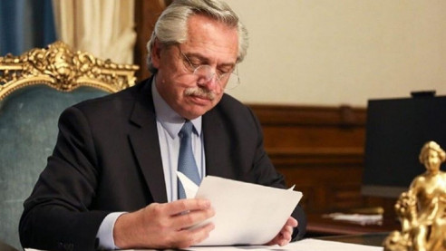 Presidente de Argentina anuncia que continúa en negociaciones con el FMI para el pago de la deuda Actualidad