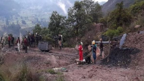 Colombia: 14 mineros son rescatados con vida tras derrumbe Latinoamérica