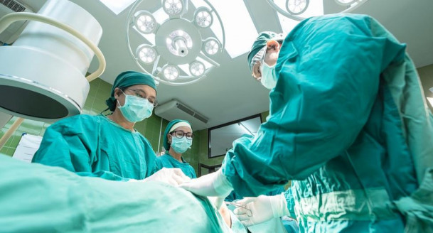 FGE investiga muerte de mujer por cirugía estética en Tijuana México