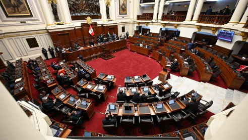Congreso de Perú aprueba informe final sobre el