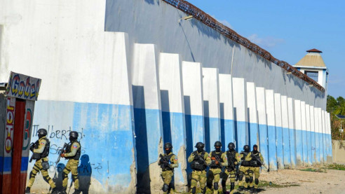 Sube a 25 cifra de muertos por motín en cárcel de Haití y cuentan 400 reos fugados Latinoamérica