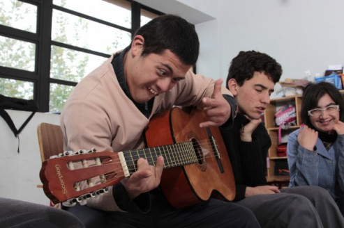 Cuando la música sana: Terapia de ruidos Portada