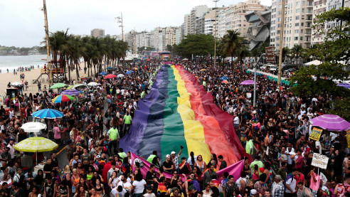 Beso de la censura: Orgullo Gay de Brasil dijo