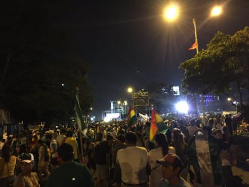 Opositores bolivianos cierran paso fronterizo hasta que Evo Morales renuncie Latinoamérica