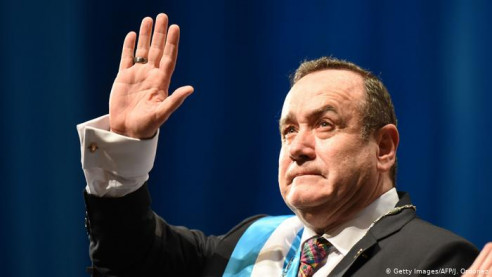 Vicepresidente de Guatemala propone a Giammattei que ambos renuncien Latinoamérica