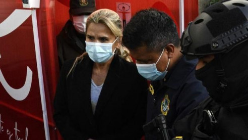 Concluyen que Jeanine Áñez está estable y