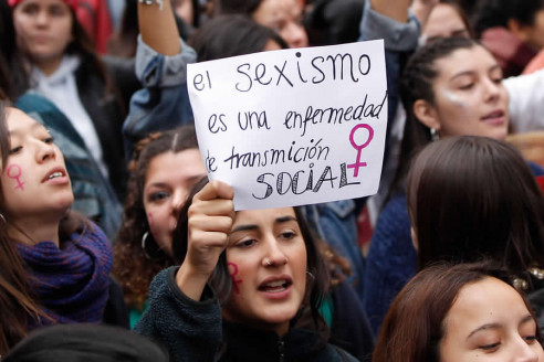 Reporte Unesco: Sexismo y homofobia siguen impregnando las escuelas en América Latina Chile
