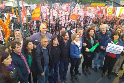 Misión del FMI llega a Argentina en medio de protestas contra pago de la deuda Argentina