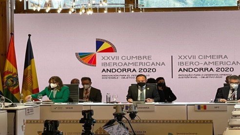 Presidente de Argentina propone concesión de licencias que garantice oferta global de vacunas Actualidad