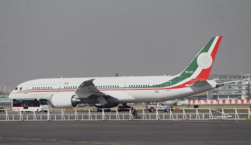 López Obrador decide rifar el avión presidencial al no lograr venderlo México