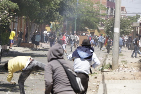 (Fotos y videos) Seguidores y opositores a Evo Morales se enfrentan en Cochabamba Latinoamérica