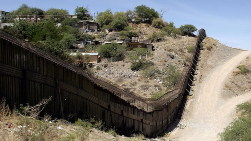 Pentágono aprueba construcción de 32 km del muro en la frontera con México Latinoamérica