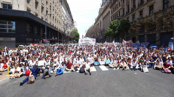 ¿Por qué aumentan las protestas de médicos en Argentina? Reportajes & Investigación