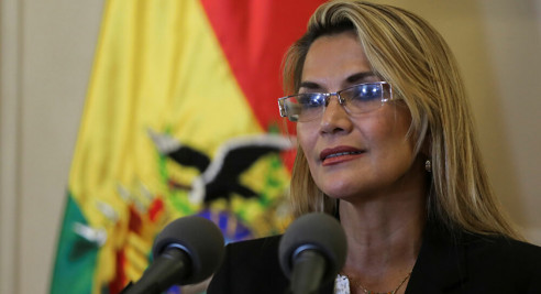 Presidenta de facto de Bolivia confirma que tiene COVID-19 Latinoamérica