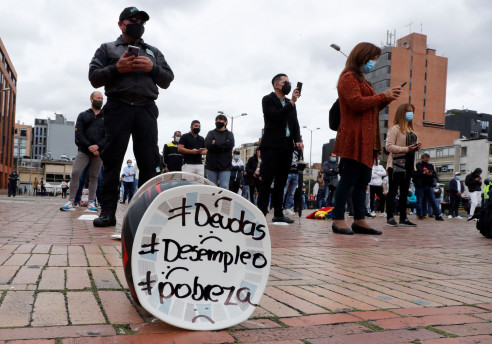 Encuesta revela que más de la mitad de la población colombiana ha tenido que endeudarse para enfrentar crisis económica Latinoamérica