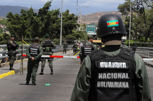 Militares venezolanos continúan operativos de búsqueda de grupos irregulares en Apure Venezuela