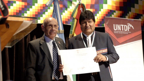 Evo Morales recibe título honorífico, Doctor Honoris Causa en universidad argentina Latinoamérica