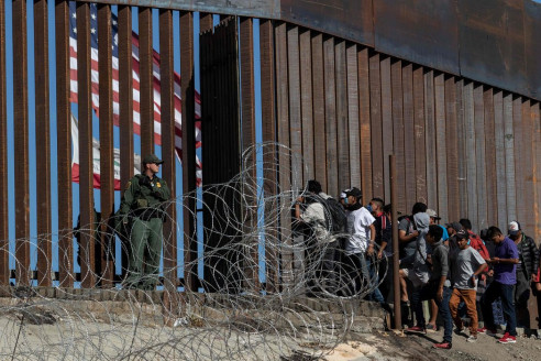 Migrantes en la frontera de México y EE.UU. viven la Navidad con dolor y nostalgia Latinoamérica
